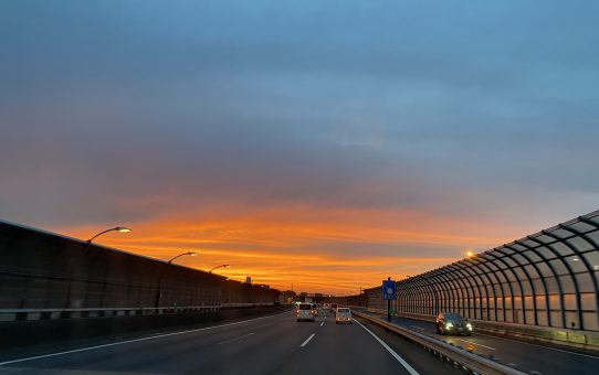 しゃくなげ色の夕日//。